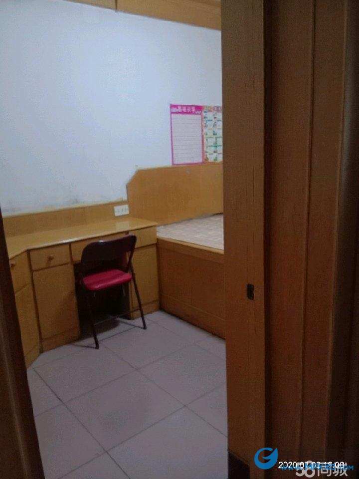 滨医对面领海公馆三楼110平出租