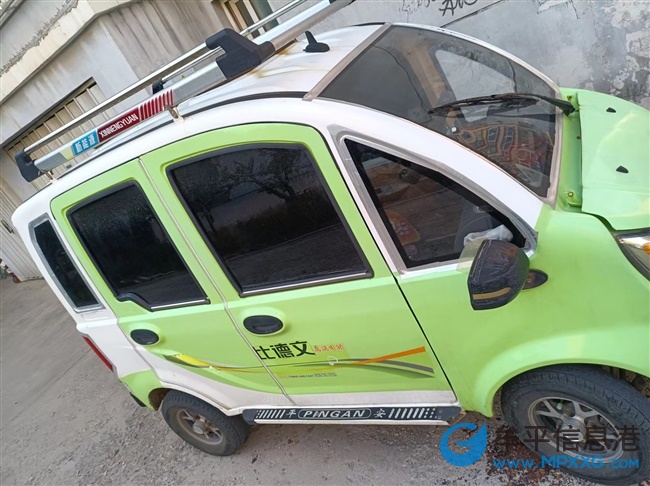 比德文电动四轮车