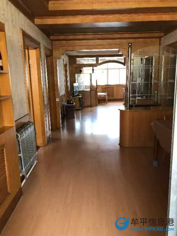 物资局家属楼四楼100平三室两卫出租