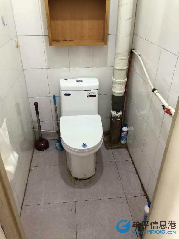 物资局家属楼四楼100平三室两卫出租