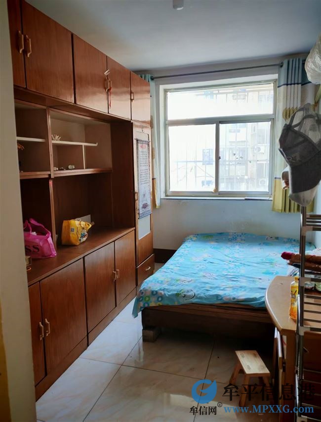 海伦国际附近家属楼二楼两室出租